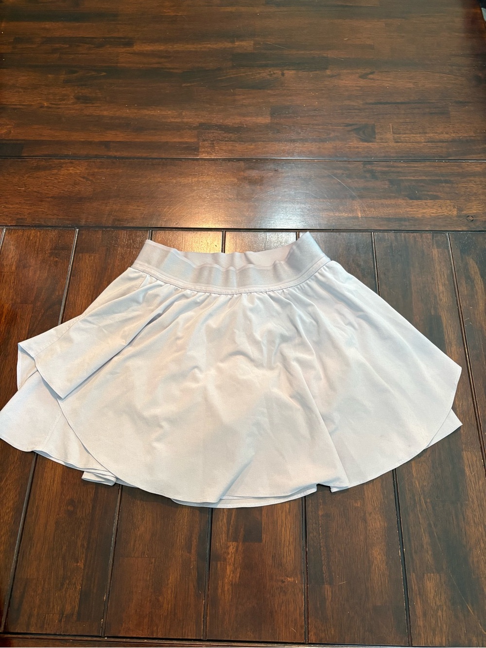Lululemon pale purple (almost grayish) skirt/skort size 6 with built in pocket s